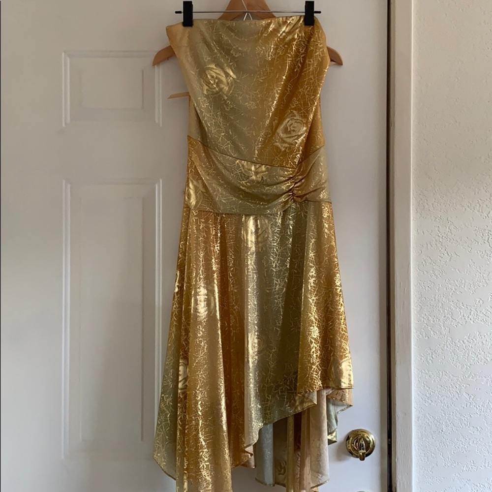 Gold strapless dress 🌹💛